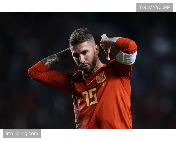 拉莫斯与基耶利尼在防线稳定性下形成不同的多点参与趋势