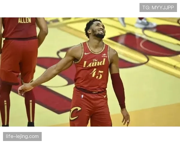 班切罗挡拆吸引防守，得分效率超越瓦格纳