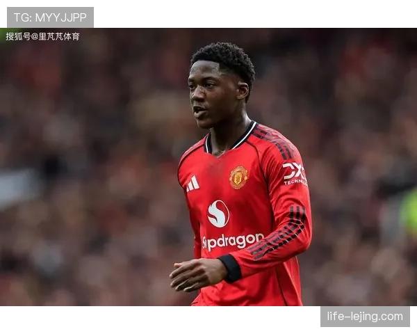 曼联中场断球后攻防转换失控，防守体系稳定性面临考验